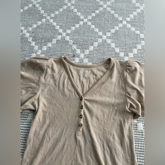 LOFT Tan Henley top with gathered puff sleeves - Picture 7 of 7